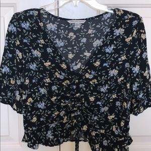 NWOT AMERICAN EAGLE black floral top size: M